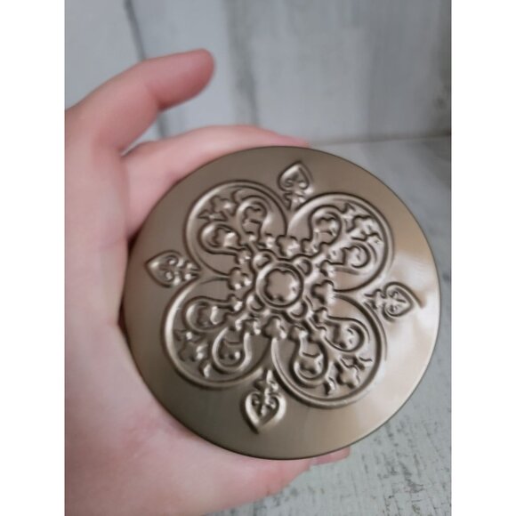 Pier 1 Imports Sicilian Bergamot Highly fragranced candle - Picture 5 of 6